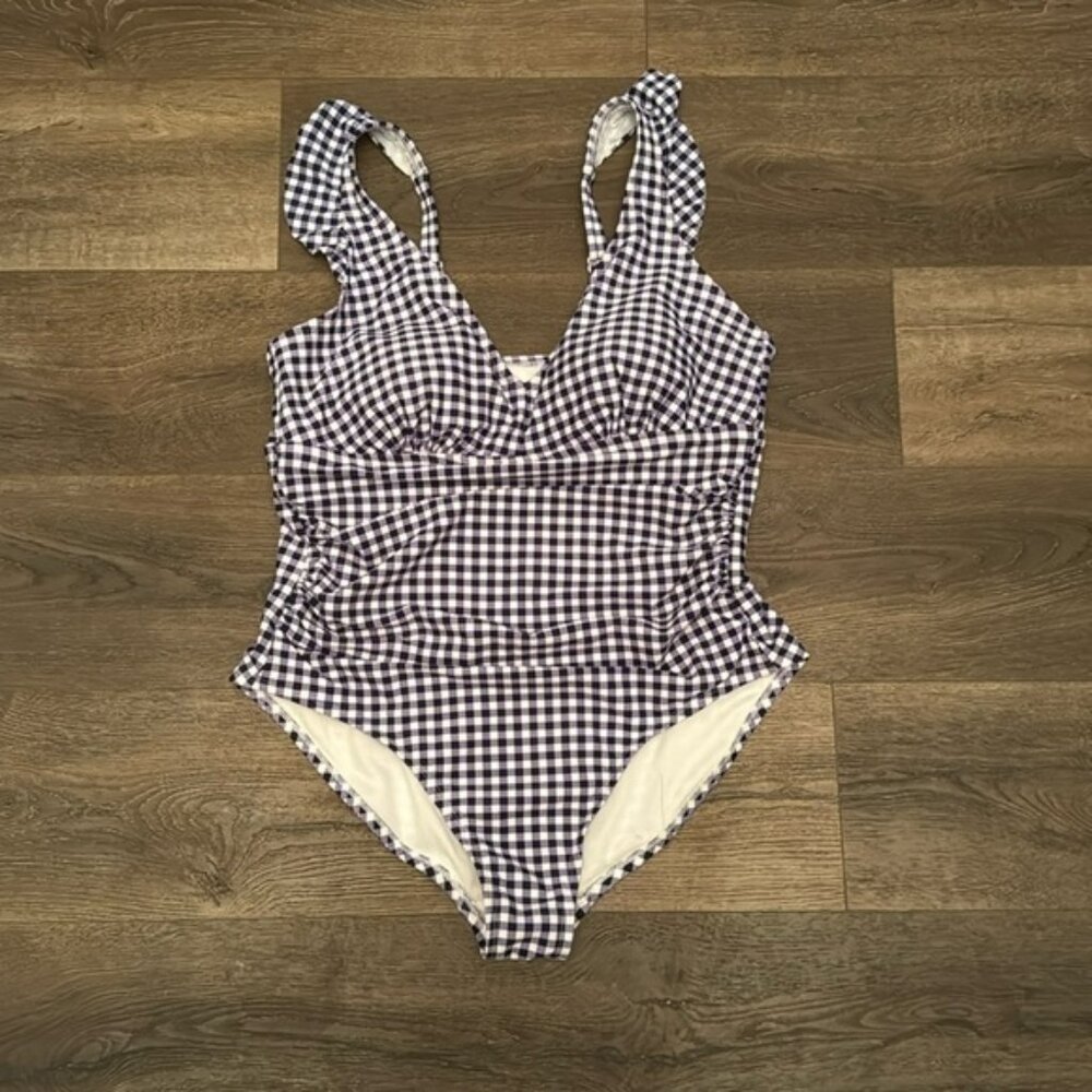 Kona Sol one piece swimming suit.  Women’s size 16W.  Excellent condition!